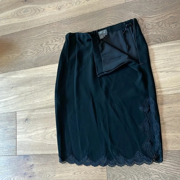 Lafayette 148 Black Lace Embellished Slit on Side Skirt Size 12 - Picture 6 of 7